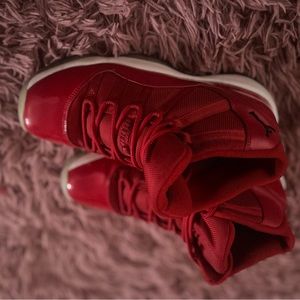 Red Jordan’s good condition slightly worn